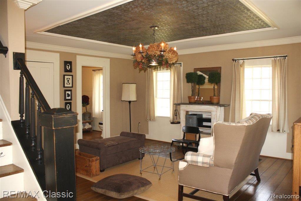 6205 Ridge Road Canton, MI 48187 - Photo 4 of 25 Check out the ceiling!