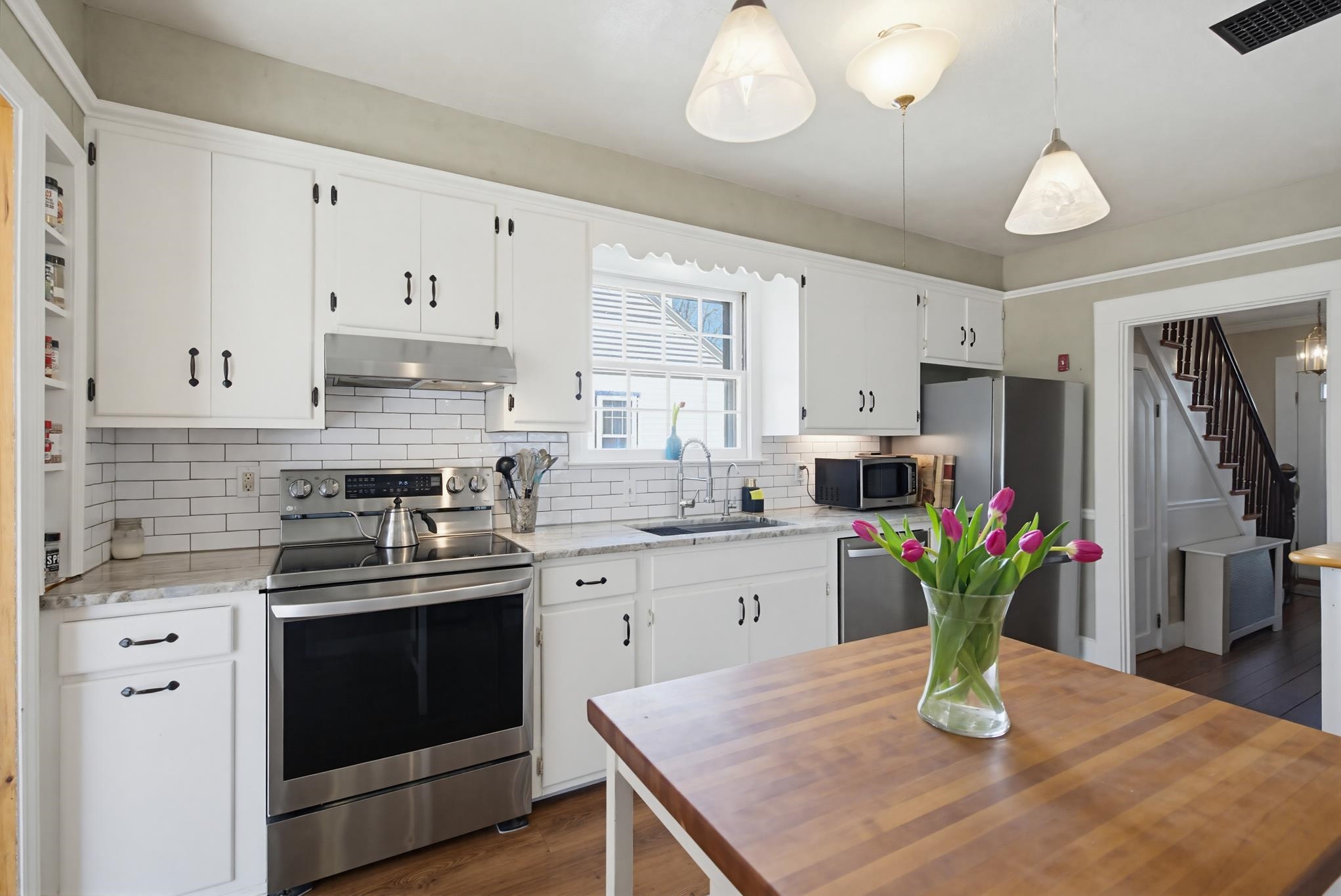 36 Washington Street Exeter, NH 03833 - Photo 4 of 52