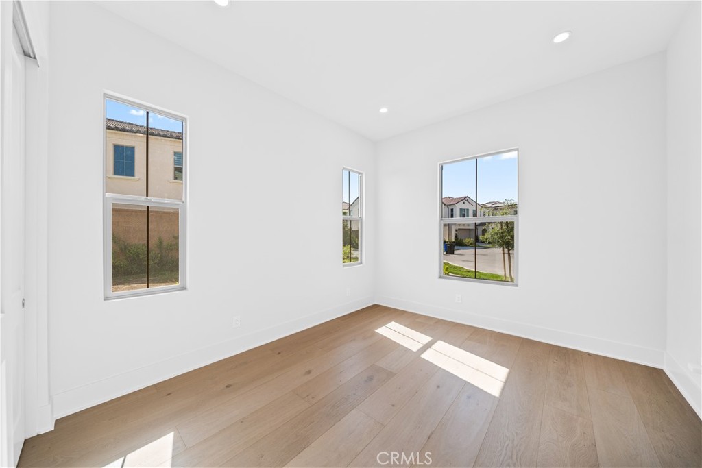 100 Mossvine Irvine, CA 92618 - Photo 33 of 44 an empty room with windows