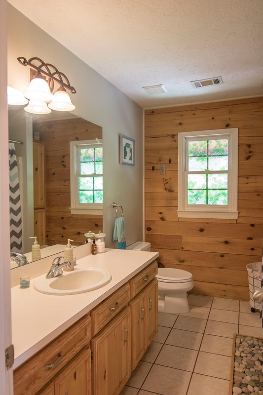 500 Mountain Shadows Road Hamilton, GA 31811 - Photo 13 of 30 hall bath