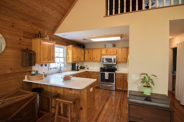 500 Mountain Shadows Road Hamilton, GA 31811 - Photo 8 of 30 kitchen bar