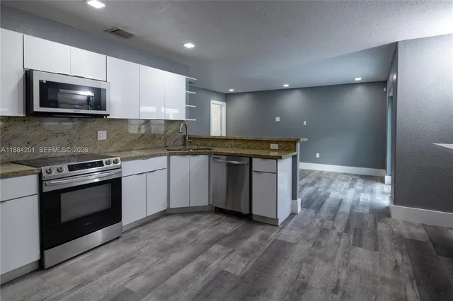 $769,900 | 15981 Southwest 54th Terrace, Miami, FL 33185