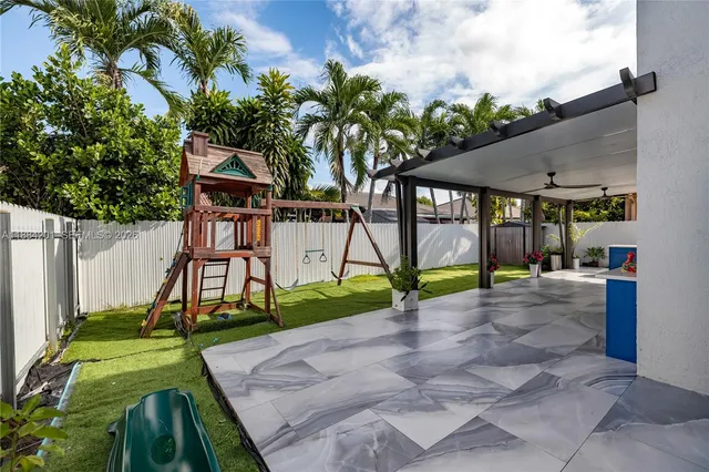 $769,900 | 15981 Southwest 54th Terrace, Miami, FL 33185