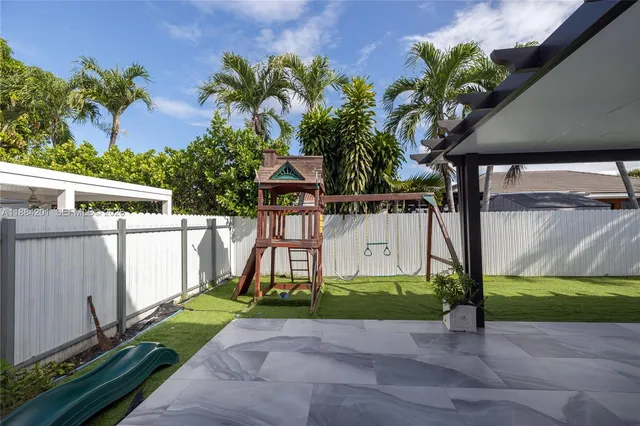 $769,900 | 15981 Southwest 54th Terrace, Miami, FL 33185