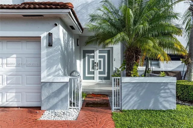 $769,900 | 15981 Southwest 54th Terrace, Miami, FL 33185