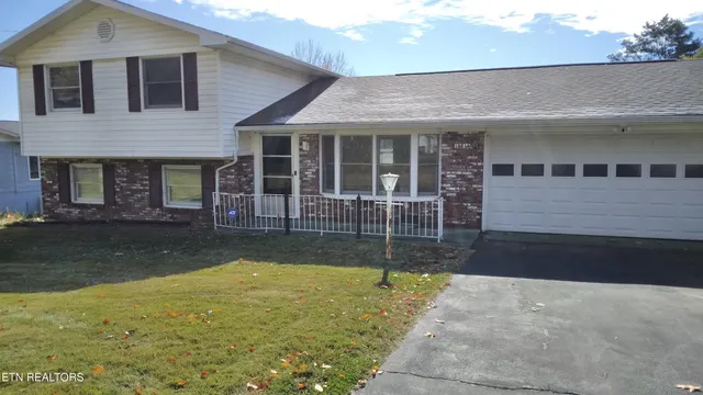 $369,900 | 10816 Sonja Drive, Knoxville, TN 37934
