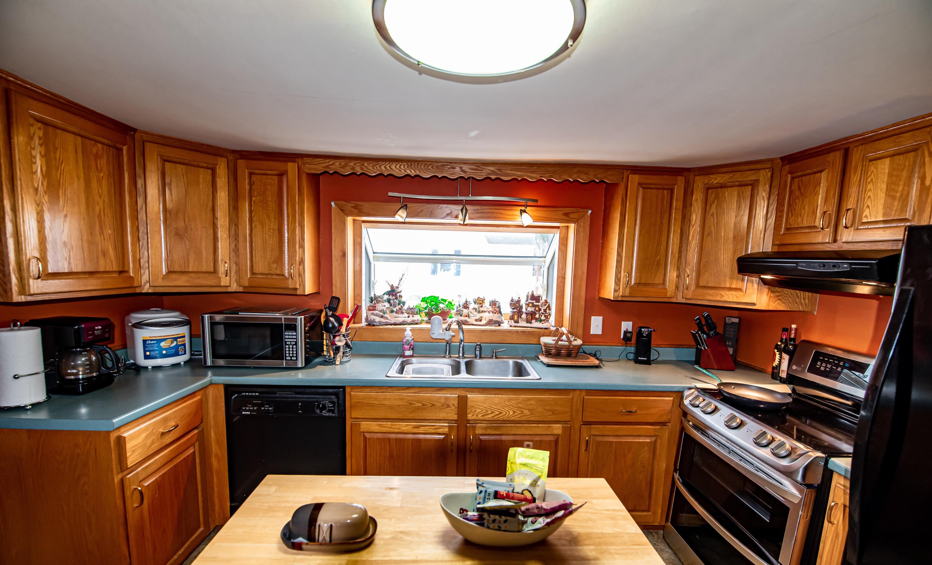 86 Cumberland Road South Portland, ME 04106 - Photo 6 of 23 house shots. 9 (1 of 1)
