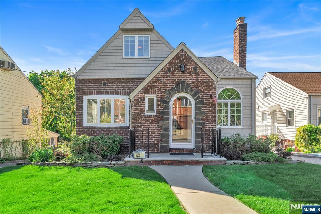 431 Van Renssalaer Court Ridgefield, NJ 07657 - Photo 1 of 44