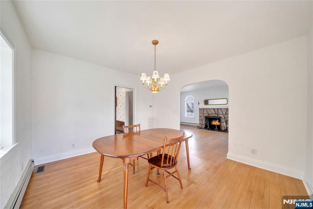 431 Van Renssalaer Court Ridgefield, NJ 07657 - Photo 12 of 44