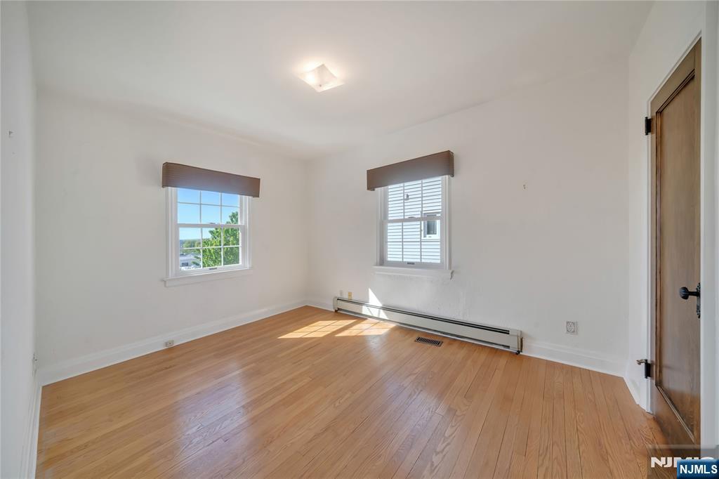 431 Van Renssalaer Court Ridgefield, NJ 07657 - Photo 14 of 44
