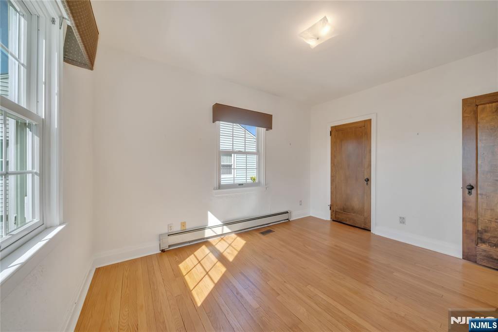 431 Van Renssalaer Court Ridgefield, NJ 07657 - Photo 17 of 44