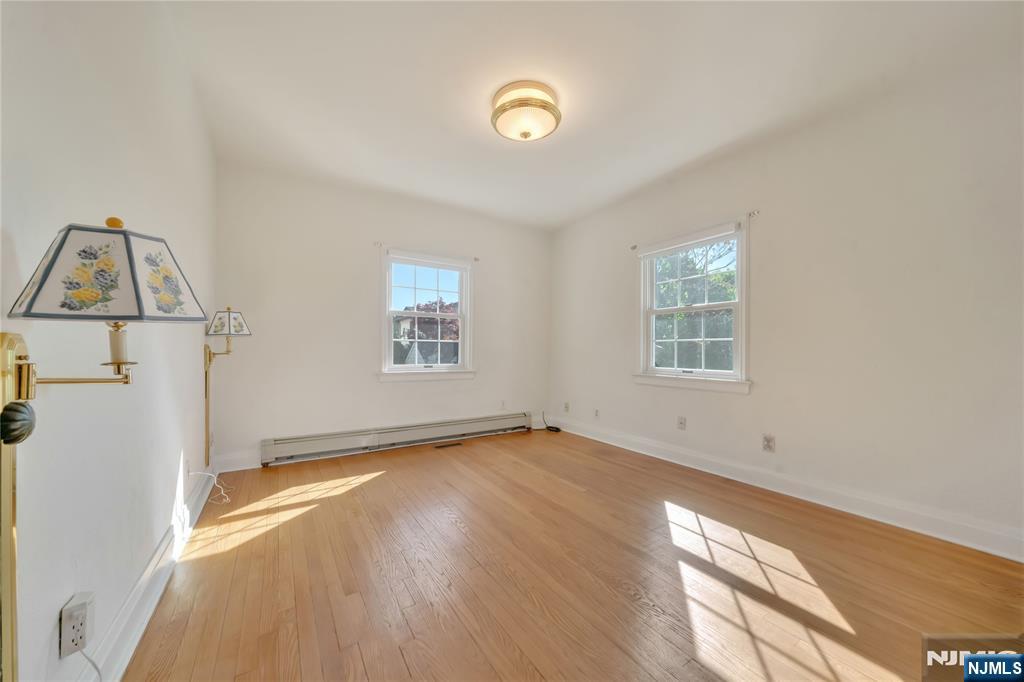 431 Van Renssalaer Court Ridgefield, NJ 07657 - Photo 18 of 44