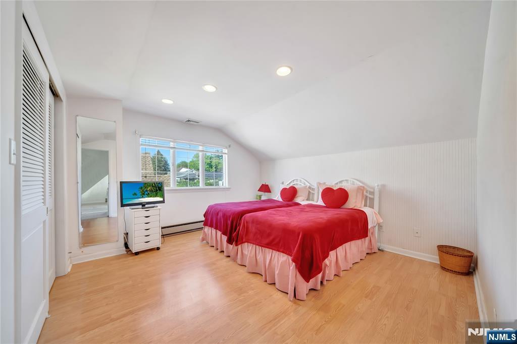 431 Van Renssalaer Court Ridgefield, NJ 07657 - Photo 26 of 44