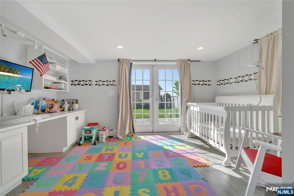 431 Van Renssalaer Court Ridgefield, NJ 07657 - Photo 30 of 44
