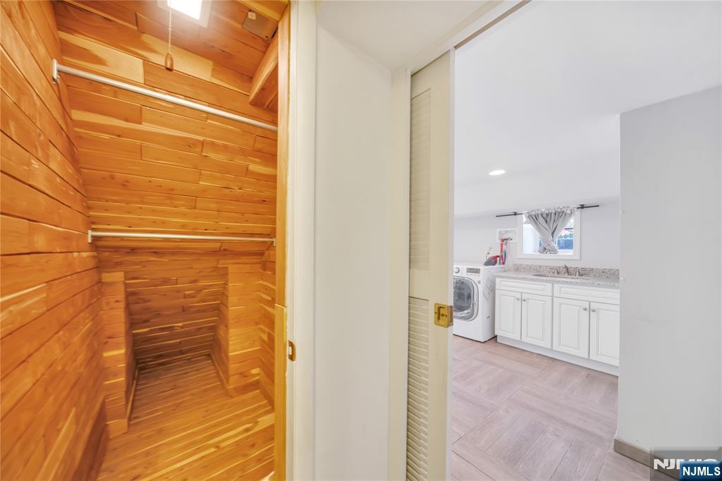 431 Van Renssalaer Court Ridgefield, NJ 07657 - Photo 31 of 44