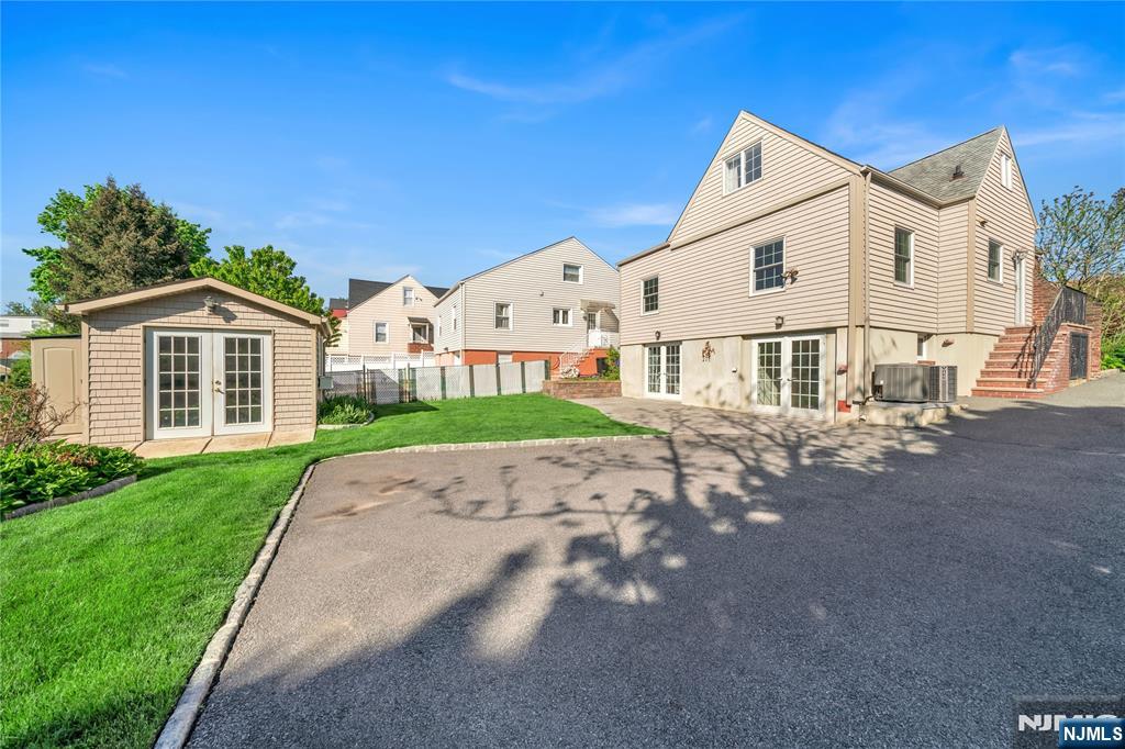 431 Van Renssalaer Court Ridgefield, NJ 07657 - Photo 40 of 44