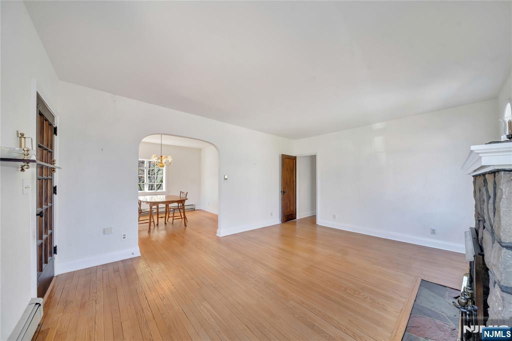 431 Van Renssalaer Court Ridgefield, NJ 07657 - Photo 5 of 44