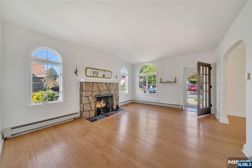 431 Van Renssalaer Court Ridgefield, NJ 07657 - Photo 6 of 44