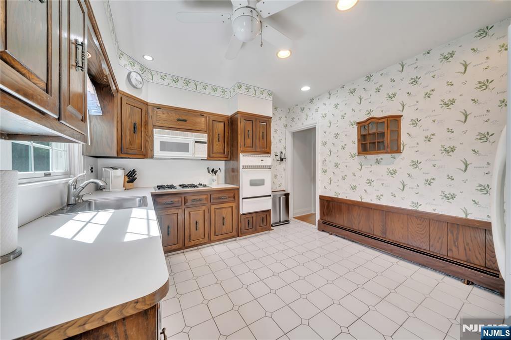 431 Van Renssalaer Court Ridgefield, NJ 07657 - Photo 10 of 44