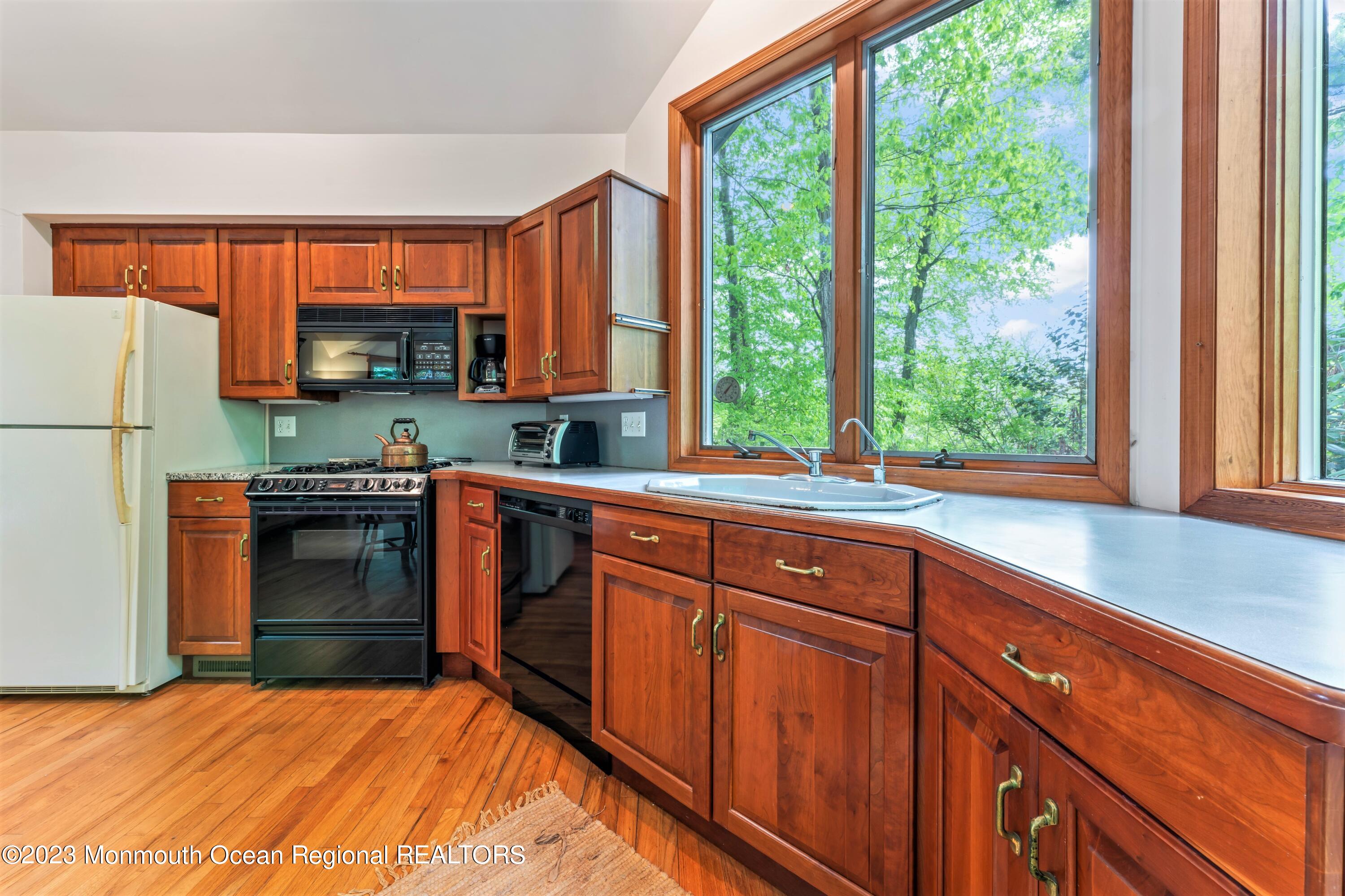 32 Borden Road Middletown, NJ 07748 - Photo 24 of 50 In-Law or Au Pair Kitchen
