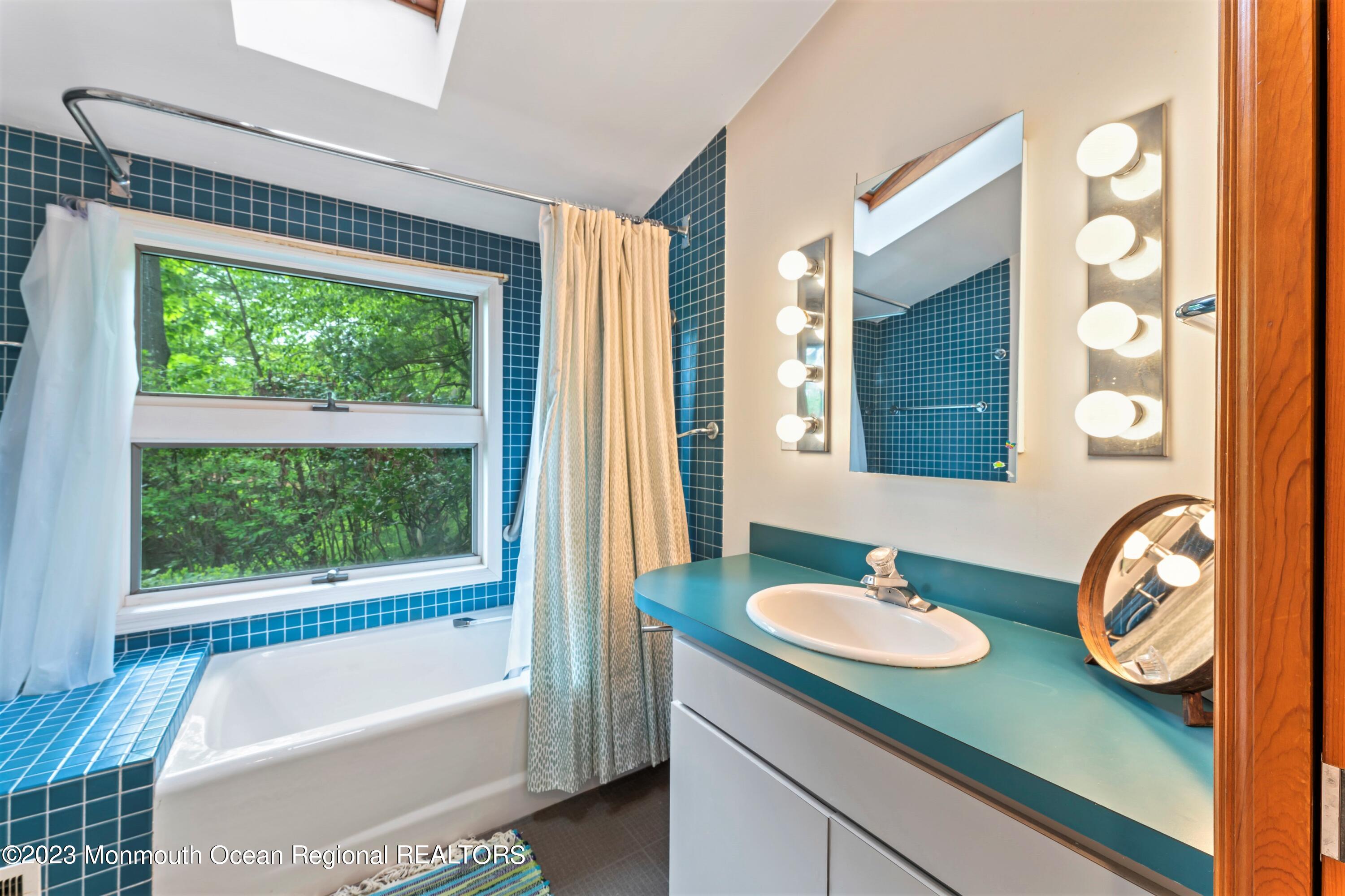 32 Borden Road Middletown, NJ 07748 - Photo 28 of 50 In-Law or Au Pair Suite Bath