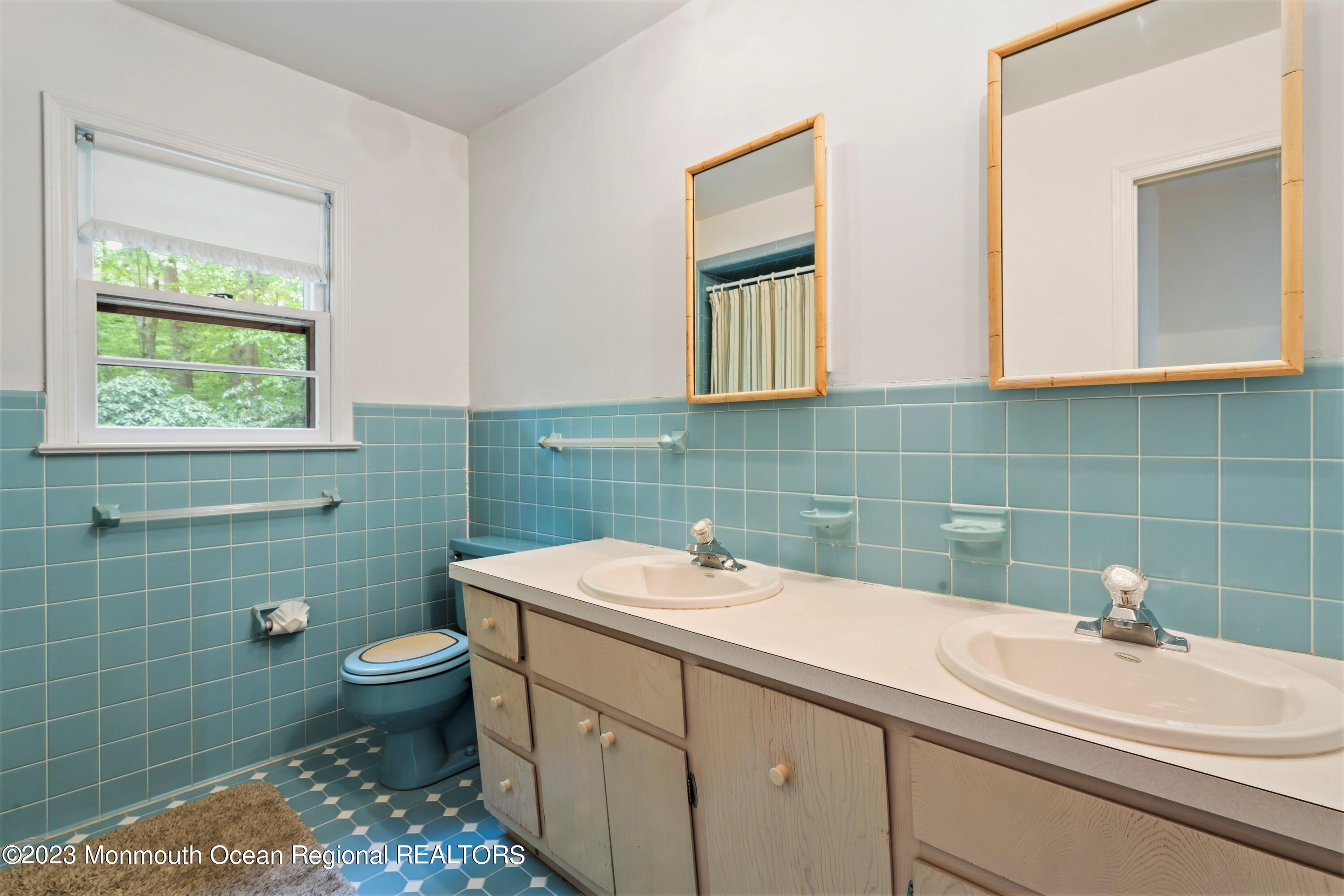32 Borden Road Middletown, NJ 07748 - Photo 40 of 50 Full Bath