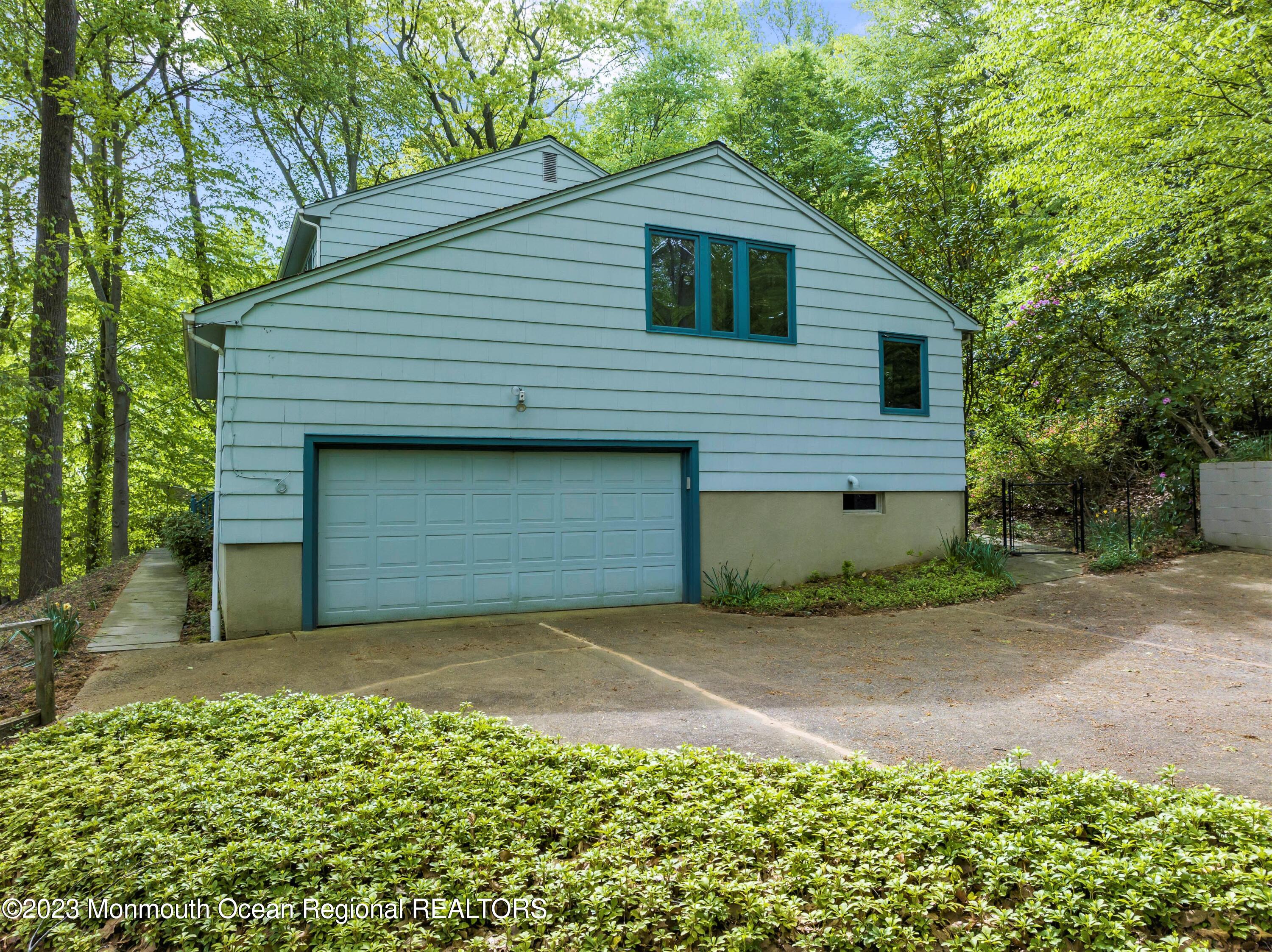 32 Borden Road Middletown, NJ 07748 - Photo 44 of 50 Garage & Driveway