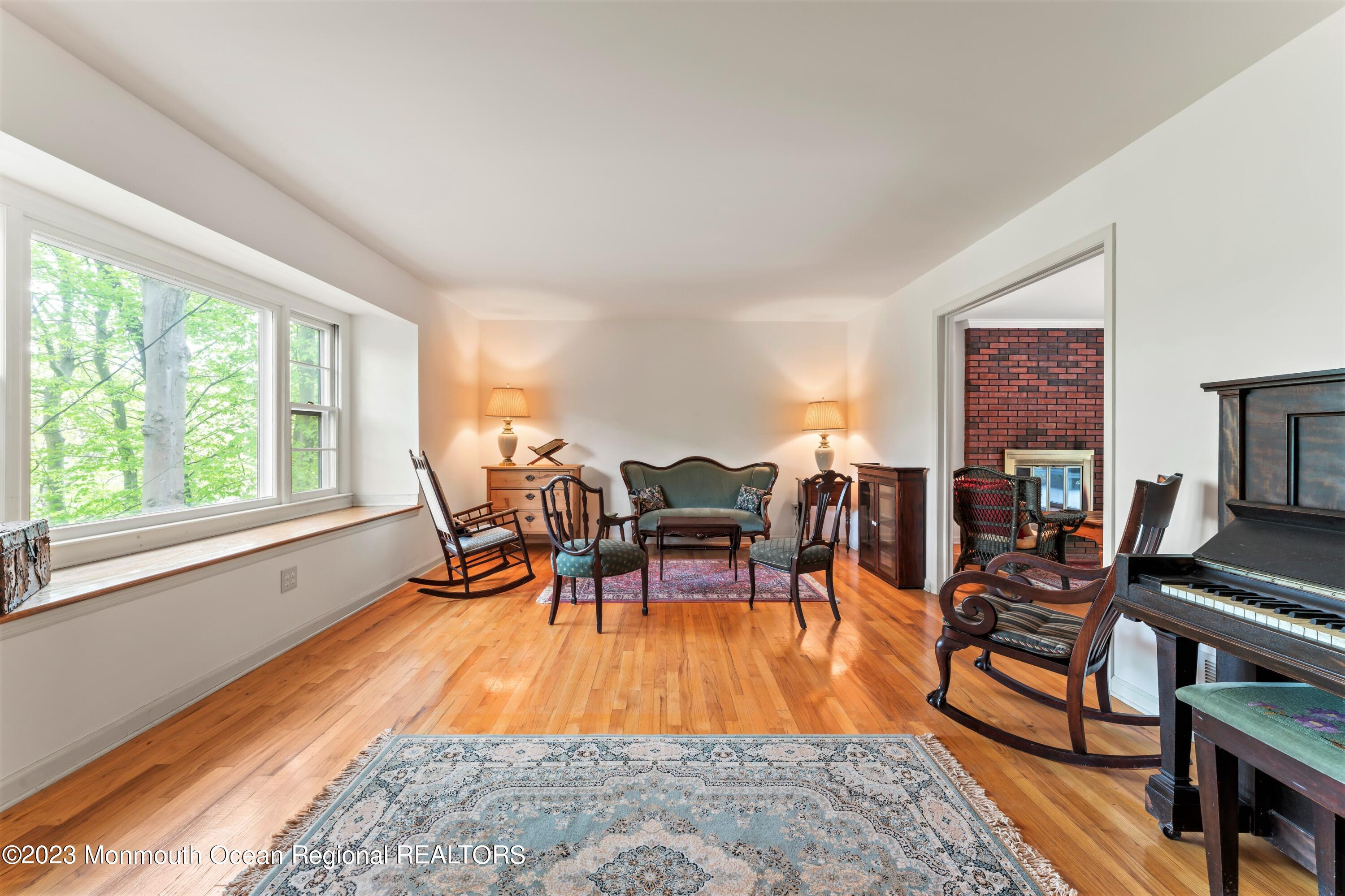 32 Borden Road Middletown, NJ 07748 - Photo 5 of 50 Living Room