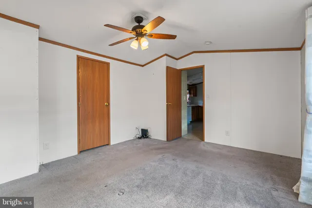 a view of an empty room with a ceiling fan