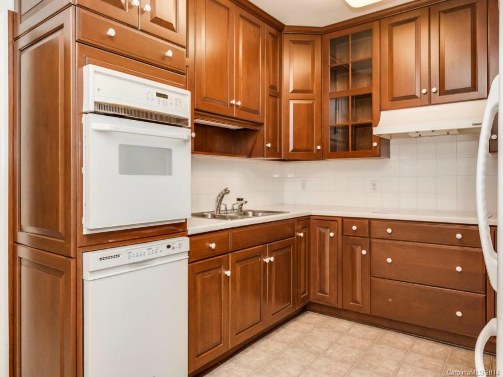 920 Cherokee Road, Unit D2 Charlotte, NC 28207 - Photo 2 of 20 Gallery Image 2