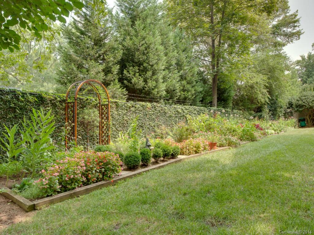 920 Cherokee Road, Unit D2 Charlotte, NC 28207 - Photo 17 of 20 Gallery Image 17