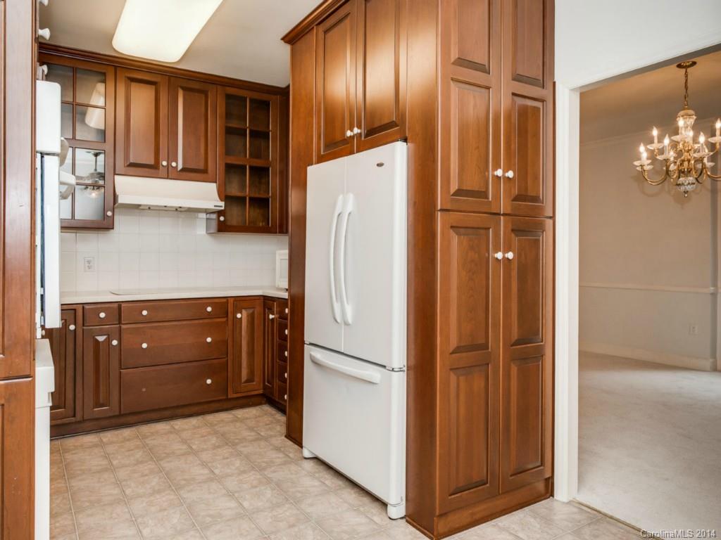 920 Cherokee Road, Unit D2 Charlotte, NC 28207 - Photo 3 of 20 Gallery Image 3