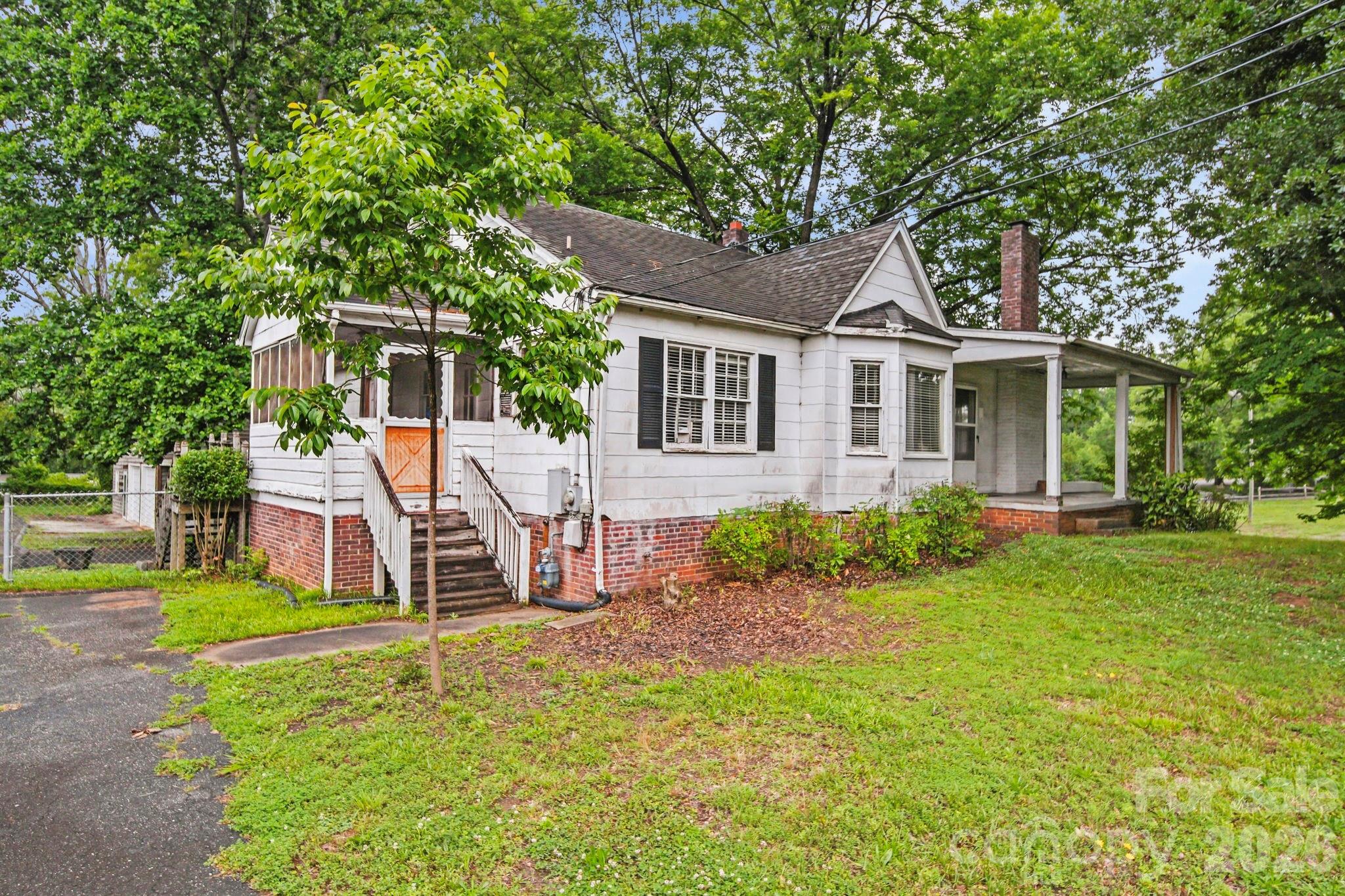 1109 Union Road Gastonia, NC 28054 - Photo 5 of 44 front view of a house with a yard