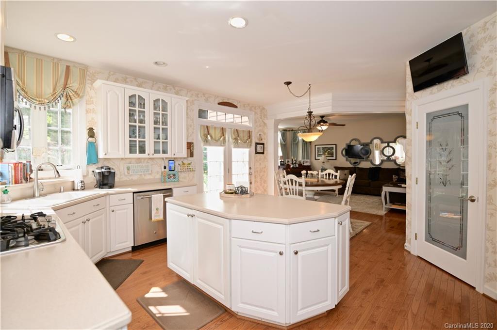 329 Chancelot Lane Fort Mill, SC 29708 - Photo 15 of 47 Gallery Image 15