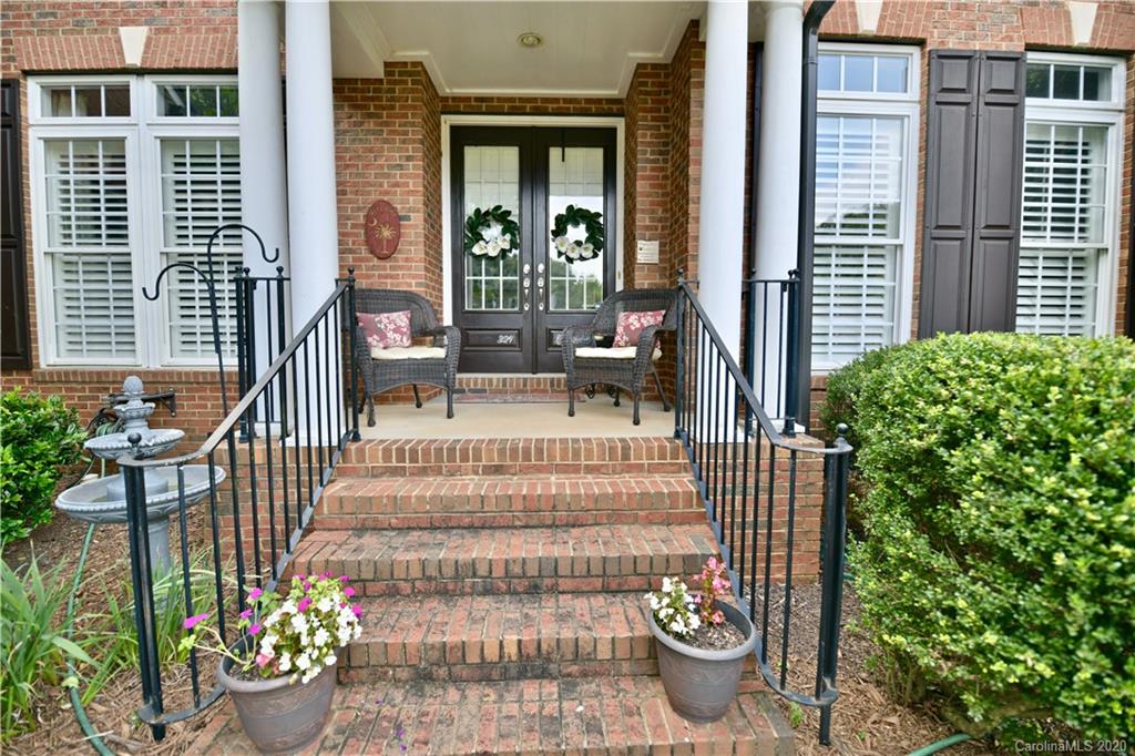 329 Chancelot Lane Fort Mill, SC 29708 - Photo 4 of 47 Gallery Image 4