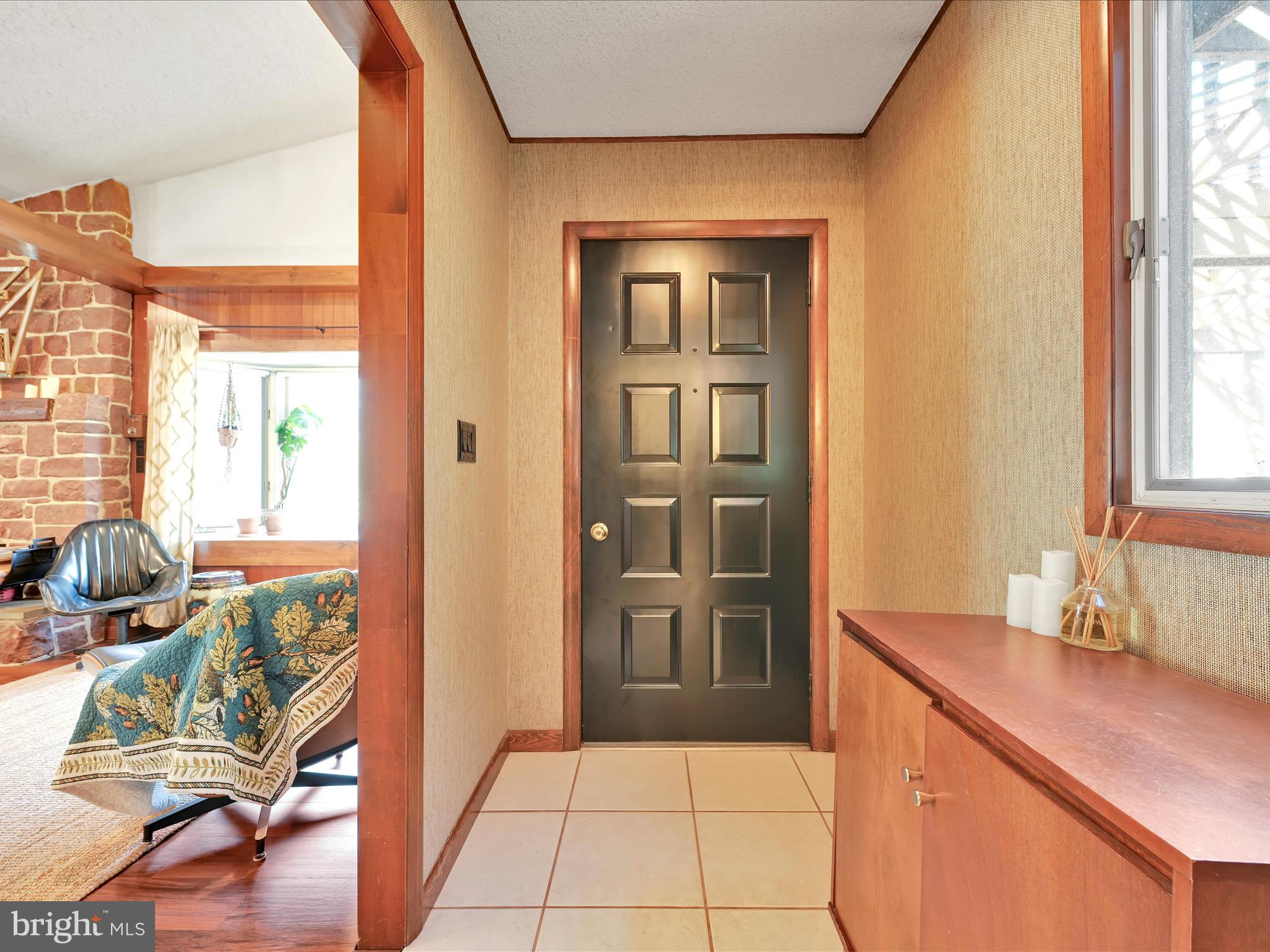 82 Fox Road Newmanstown, PA 17073 - Photo 4 of 52 Foyer