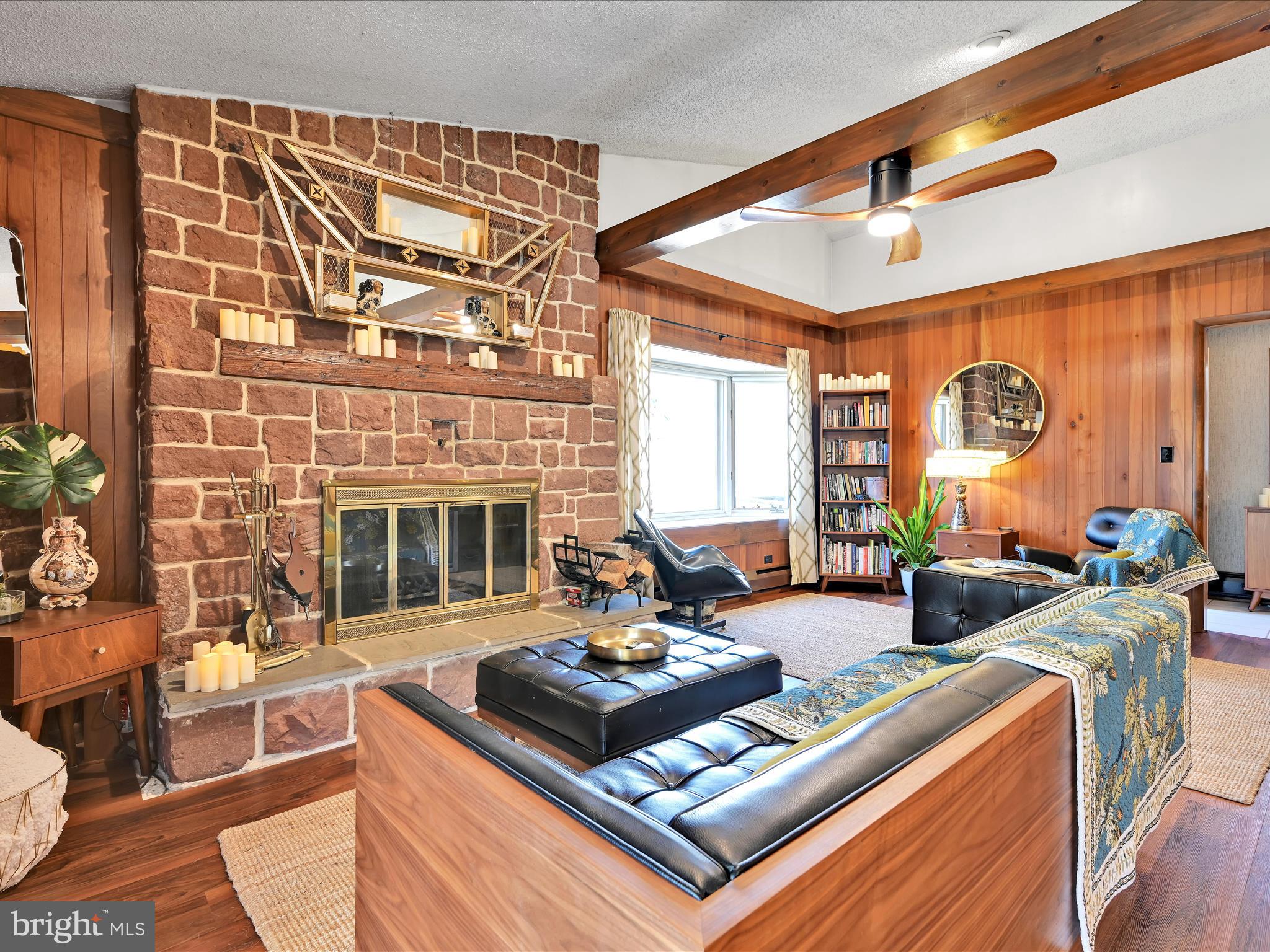 82 Fox Road Newmanstown, PA 17073 - Photo 5 of 52 Living Room