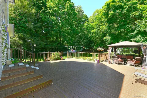 $969,000 | 277 Vernon Valley Road, Northport, NY 11768