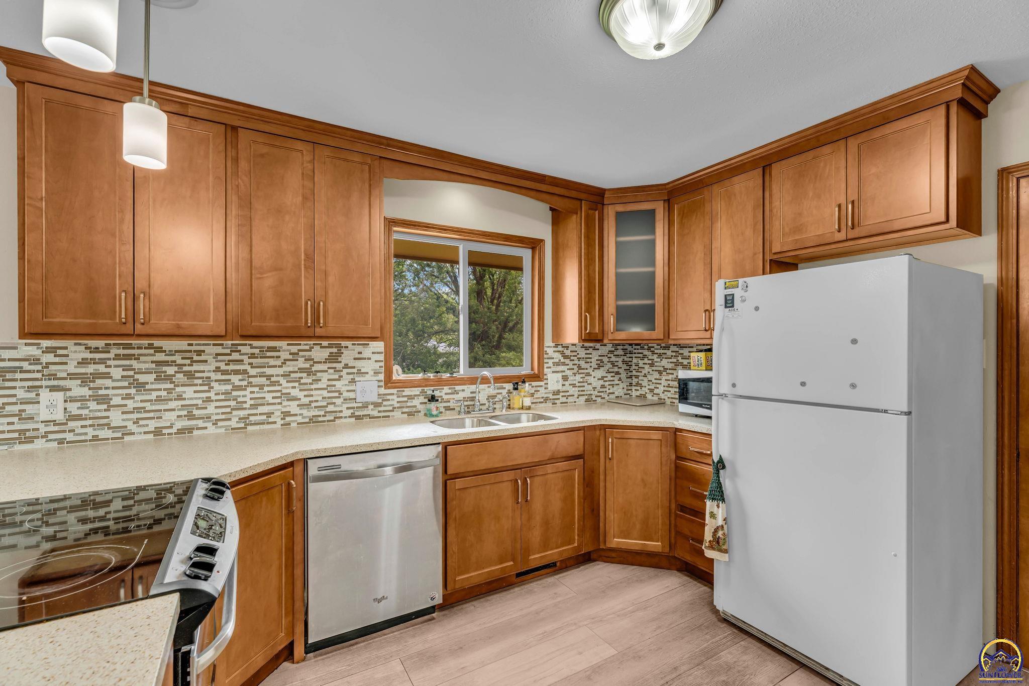 4101 Northwest Pocahontas Drive Topeka, KS 66618 - Photo 8 of 23
