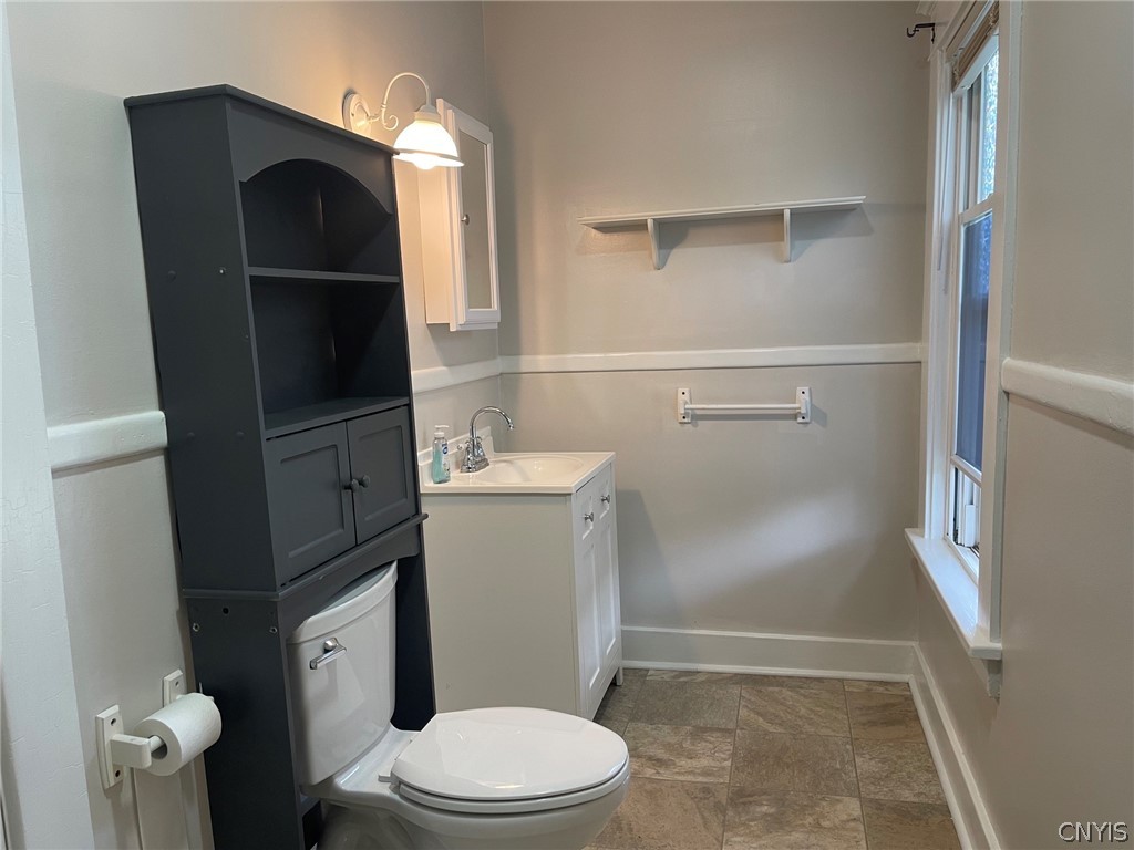 582 Elizabeth Street Oneida, NY 13421 - Photo 30 of 34 Full bath upstairs