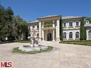 a view of a house with outdoor space