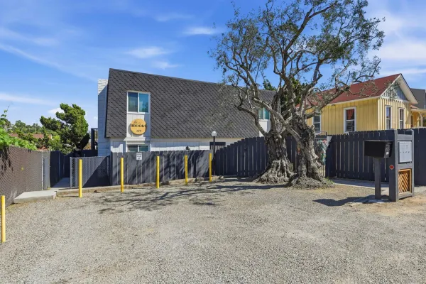 $1,695,000 | 329 North Pico Avenue, Fallbrook, CA 92028