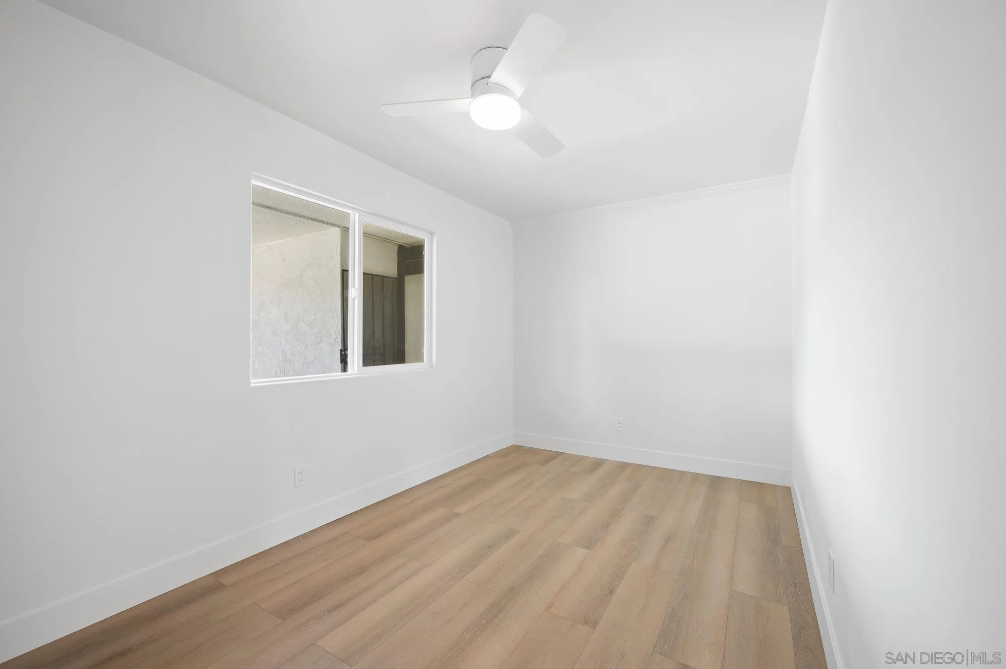 329 North Pico Avenue Fallbrook, CA 92028 - Photo 21 of 23 an empty room with a window