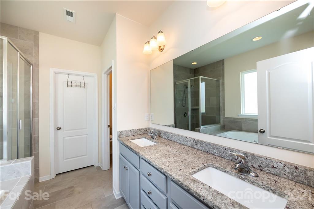 4080 Whittier Lane Tega Cay, SC 29708 - Photo 12 of 38 Gallery Image 12