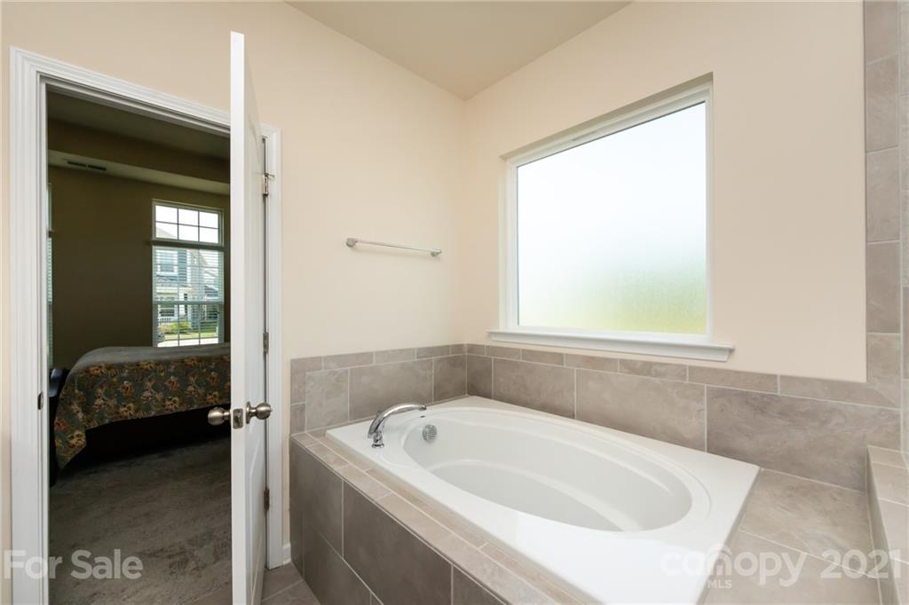 4080 Whittier Lane Tega Cay, SC 29708 - Photo 14 of 38 Gallery Image 14