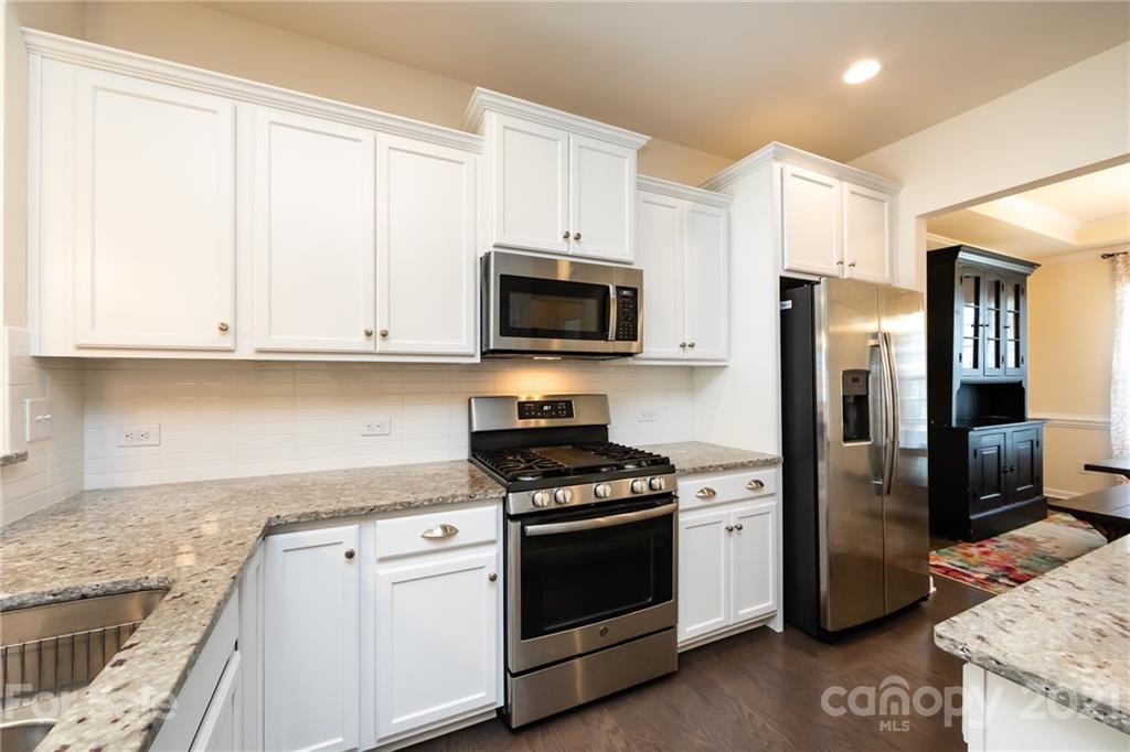4080 Whittier Lane Tega Cay, SC 29708 - Photo 7 of 38 Gallery Image 7