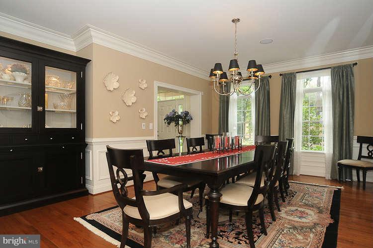 7685 Colonial Beach Road Pasadena, MD 21122 - Photo 11 of 30 Dining Room