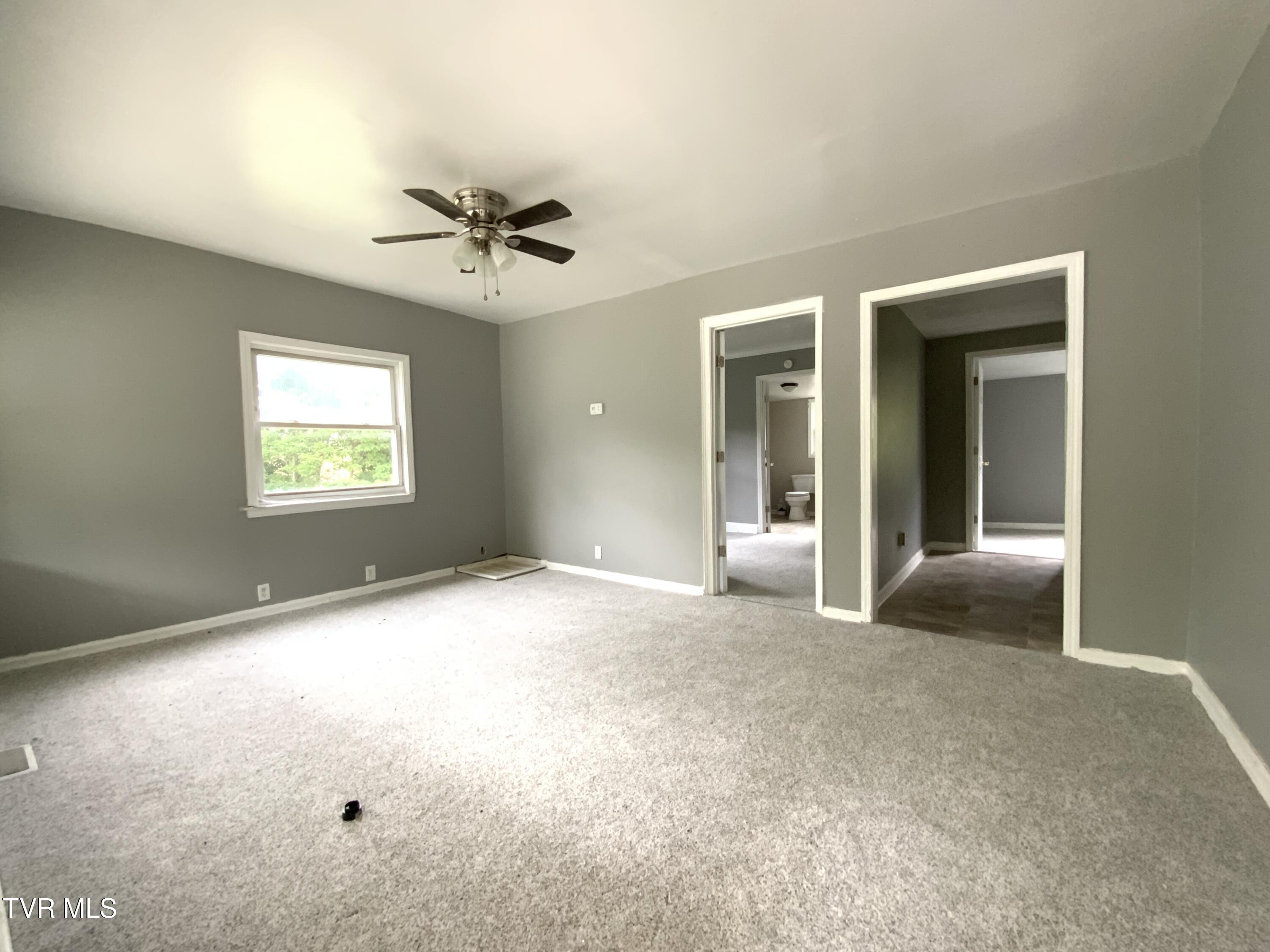211 Locust Street, Unit 211 Greeneville, TN 37745 - Photo 6 of 20 IMG_3601