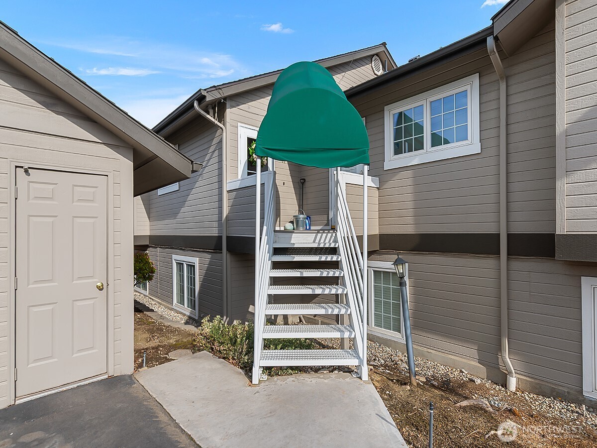 20 South Delaware Avenue, Unit 11 Wenatchee, WA 98801 - Photo 2 of 40