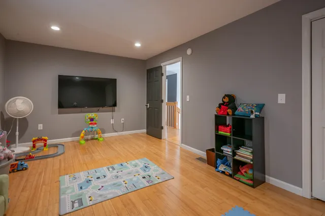 $1,000,000 | 1 Cin-Fre Drive, Hudson, NH 03051